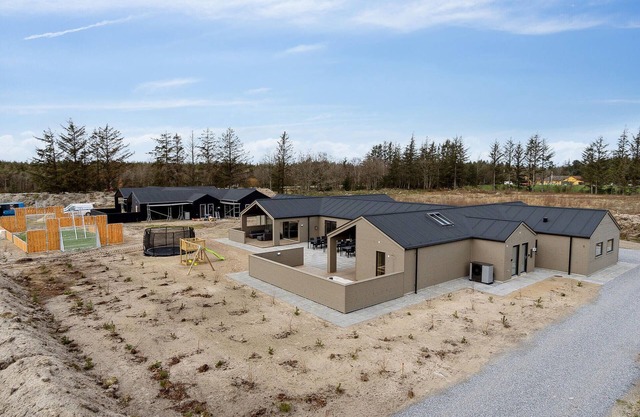 Awesome home in ålbæk with WiFi