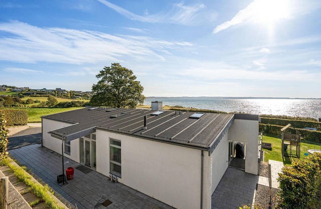 Awesome home in Ebeltoft with WiFi