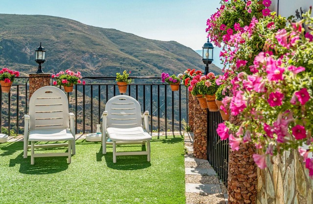 Awesome home in Mecina Bombarón