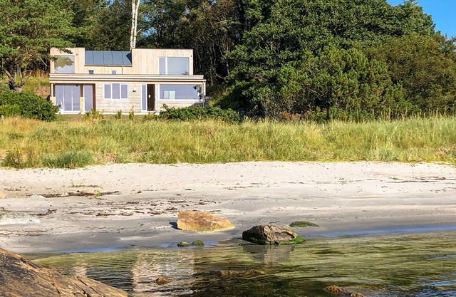 Awesome home in Farsund with WiFi