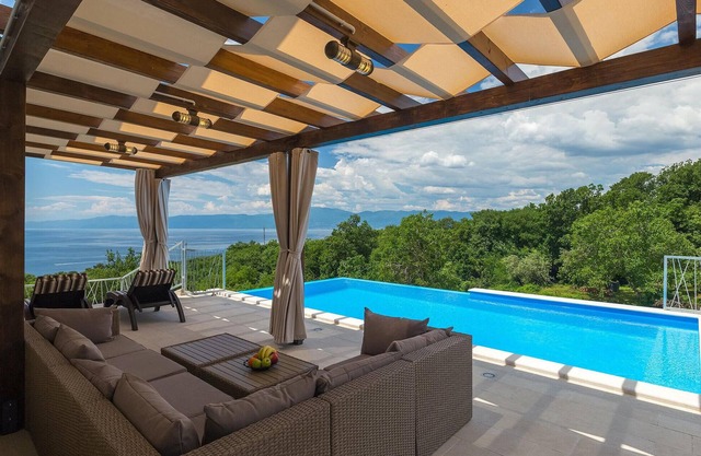 Awesome home in Kostrena