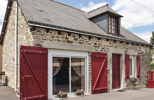 Awesome home in Le Cambout with WiFi