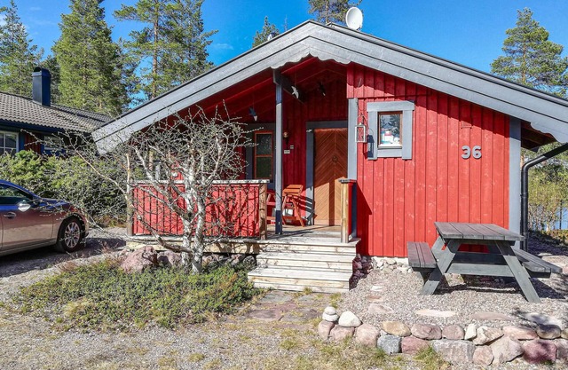 Awesome home in Särna with lake view
