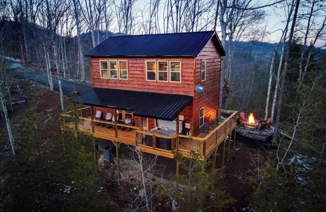 Awesome Location- Private Mountain Top, Quiet Family Cabin!