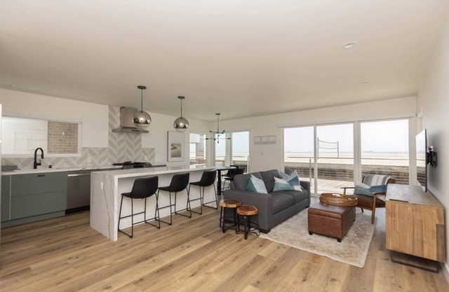 Awesome Oceanfront Retreat with Expansive Ocean Views w/Parking Long Beach Peninsula/Belmont