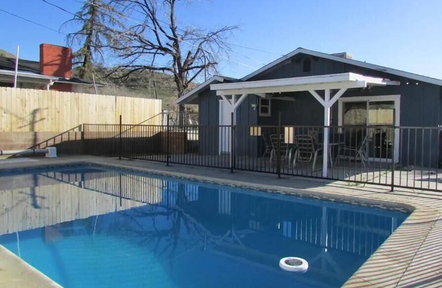 Awesome Pool House in the Kern River Valley