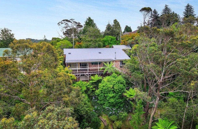 Azimuth - Spacious Family Retreat with City Views