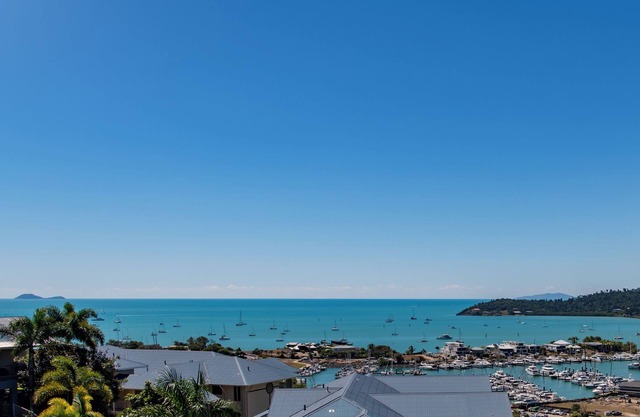 Azure – Luxury 3BR Apartment with Ocean Views at Wyndham Airlie Beach