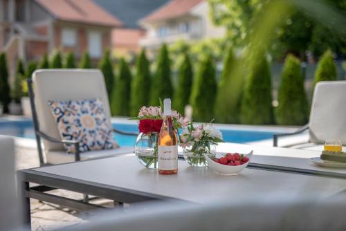 Azzurro Apartments with Swimming pool & Jacuzzi