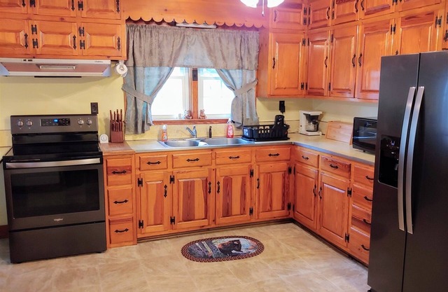 B & A Lake Cottage | 0 Bed, 2 Bath