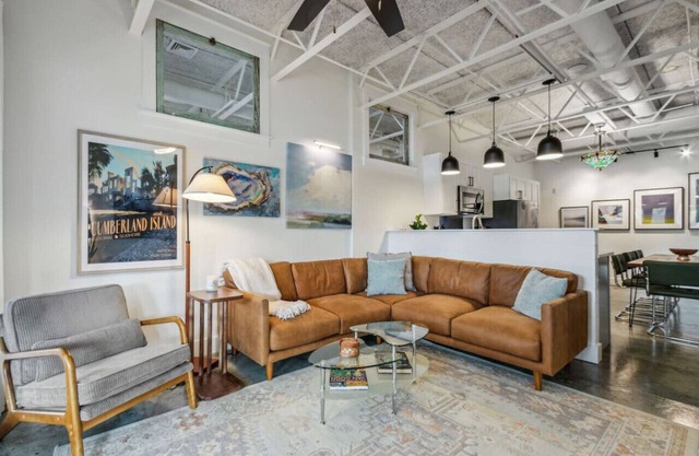 #B Loft Downtown! Huge 2-Bedroom