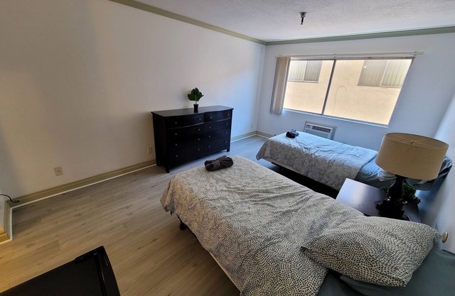 (B11) LA Lovely Double Deluxe Unit