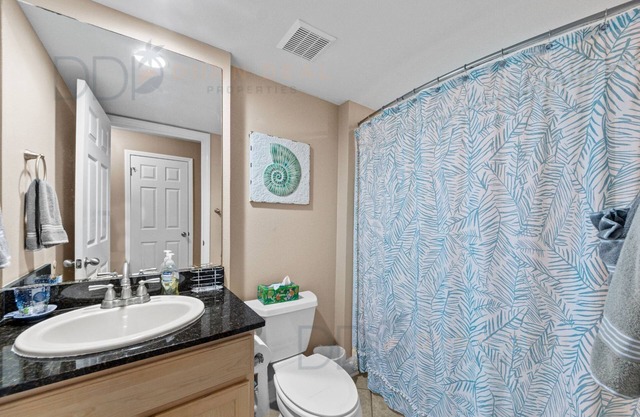 B317 Ocean Club Villa A short walk to the beach