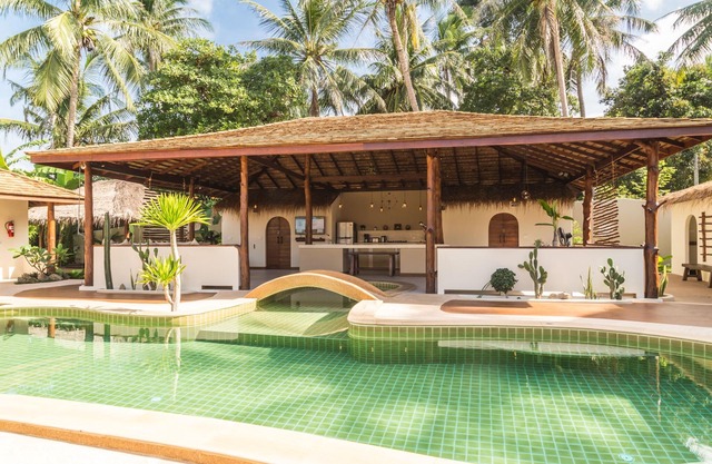 Baan Bai Mai, 2 villas, 8 bedrooms