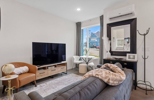 Back 2 The Future! - 4 Min. from Downtown Knox