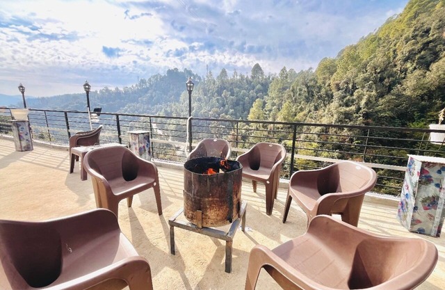 Backwoods Suites : Serene retreat with breathtaking views.