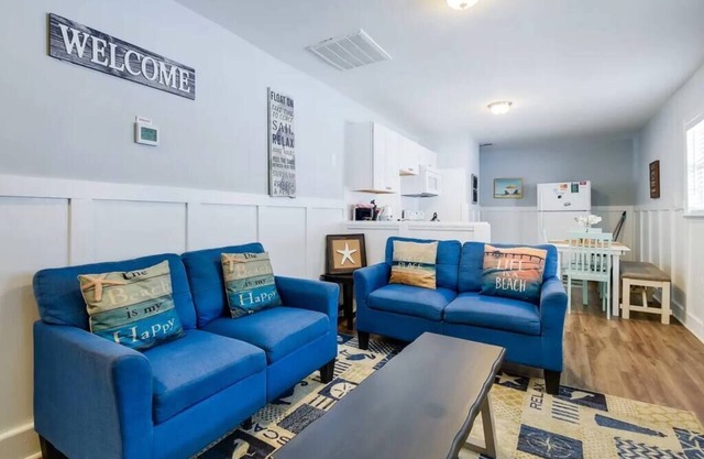 Bailey's Beach Cottage Unit 2