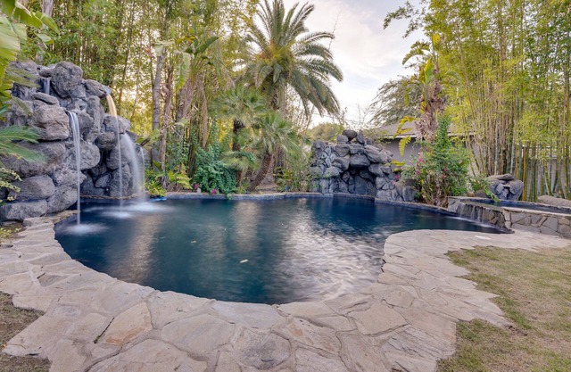 Bakersfield Oasis: Sweet Tropical Pool Setup!