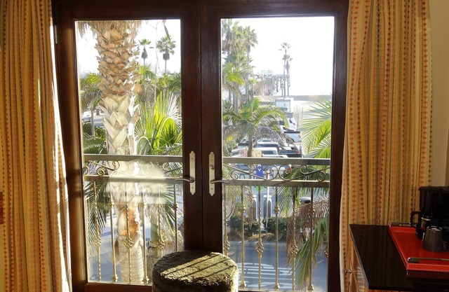 Balboa Inn, On the Beach