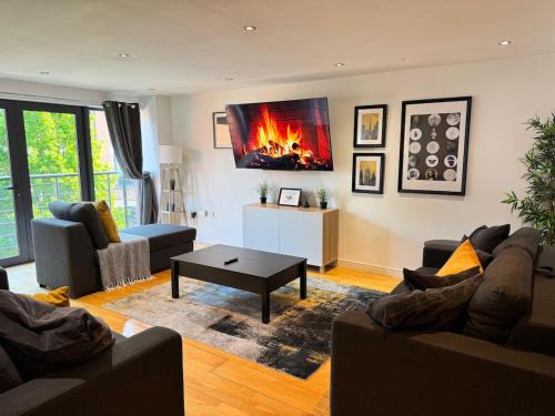 Balcony Free Parking Huge TV City Centre Apt