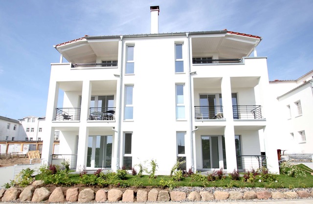 Balcony, own sauna, free use of the AHOI adventure pool - Villa Antje FeWo 10