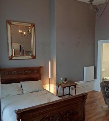 Balcony, sea view apartment next to port with parking