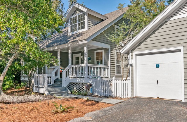 Bald Head Island Family Retreat with private pool, BHI & Shoals!
