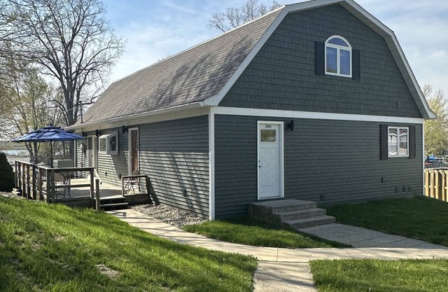 Barbee Lake Big House! Sleeps 14+ Game Garage! Pier and Dock to Barbee!