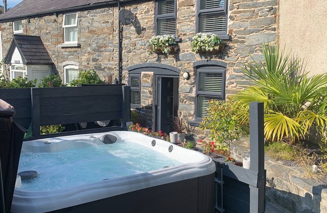 Barrog Cottage - sleeps 2 guests in 1 bedroom