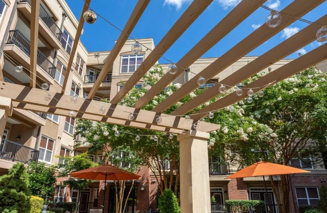 Barsala l 2BD Oasis at Arboretum: Stylish & Scenic Views