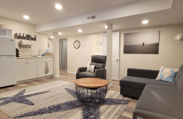 Basement Suite w/Private Entrance