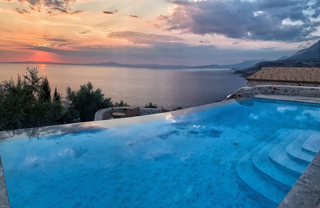 Bassa Maina Villas & Suites