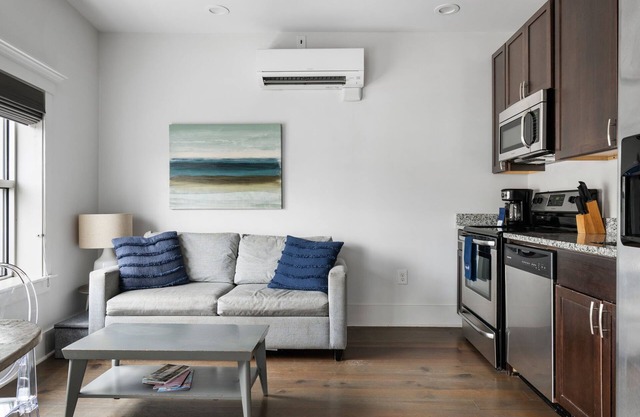 Battery Suite | In the Heart of King Street!