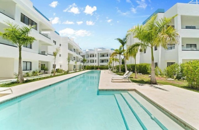 Bavaro, 2bdrm apt, w/pool, jacuzzi & beach 4ppl