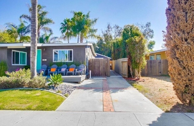 BAY PARK - NEW/SUPER CLEAN/MODERN AND COOL 2 BEDROOM DETACHED FURNISHED HOME