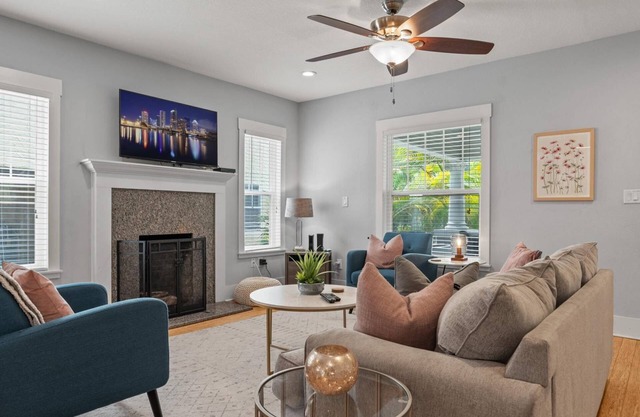 Bay to Bay Sanctuary - Charming South Tampa Craftsman Home Near Bayshore