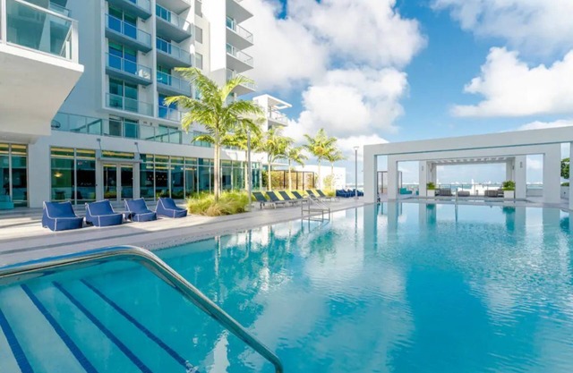 Bay view design district condo with pool, gym, parking