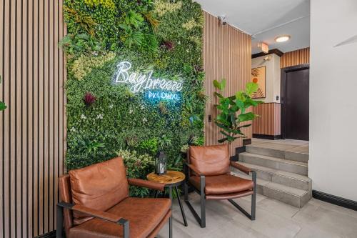 Baybreeze Apartments by Lowkl