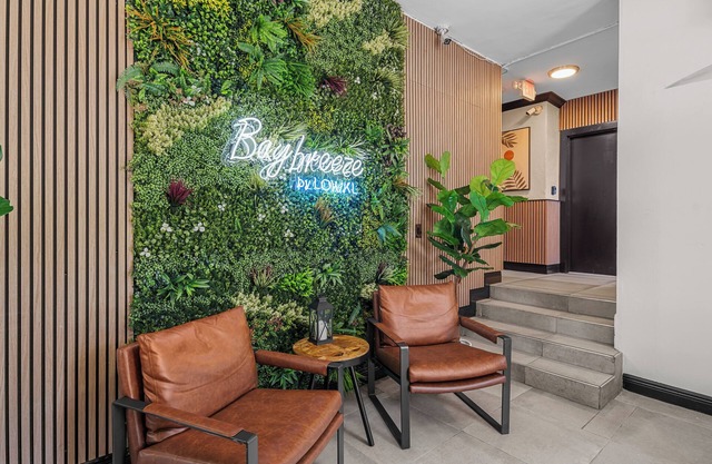 Baybreeze Apartments by Lowkl