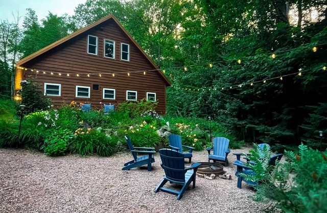 Bayfield Fruit Loop Retreat - Rock Garden Cottage in the woods