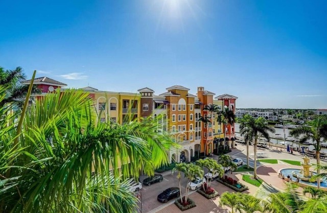 Bayfront Penthouse off 5th Ave