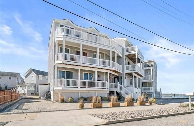 Bayfront with a Boat Slip