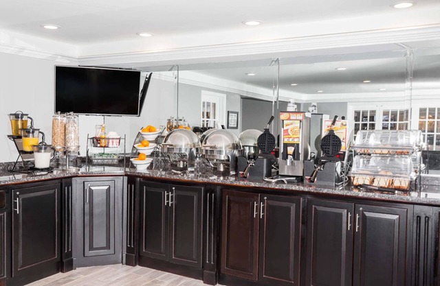 Baymont by Wyndham Glenview