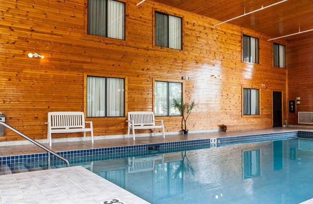 Baymont Inn & Suites by Wyndham Mukwonago