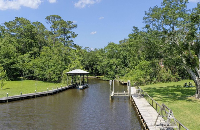 Bays, Bayous and Beyond! Hot Tub! Waterfront!