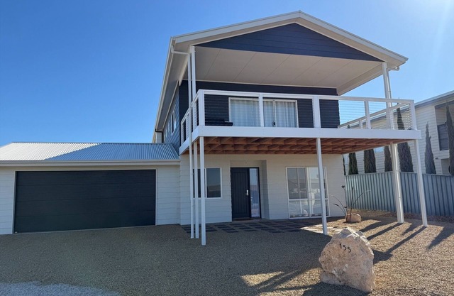 Bayview Escape - Sea views from balcony! Off Peak Special!