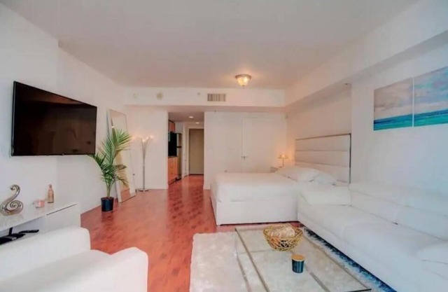 Bayview modern studio longer term available