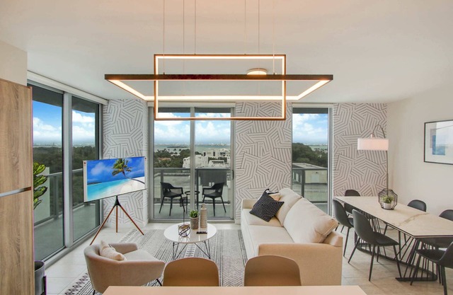 Bayviews 2 Bdrm Miami Design Apt!