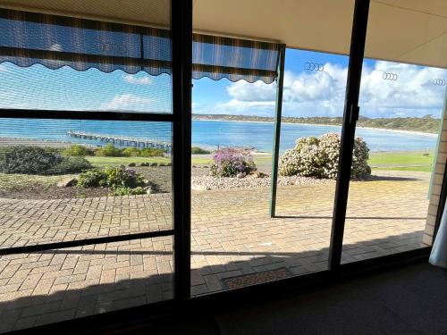 Baywatch - Emu Bay - Kangaroo Island