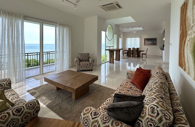 BBQ at your own yard with full sea view - 2 mins from the beach!